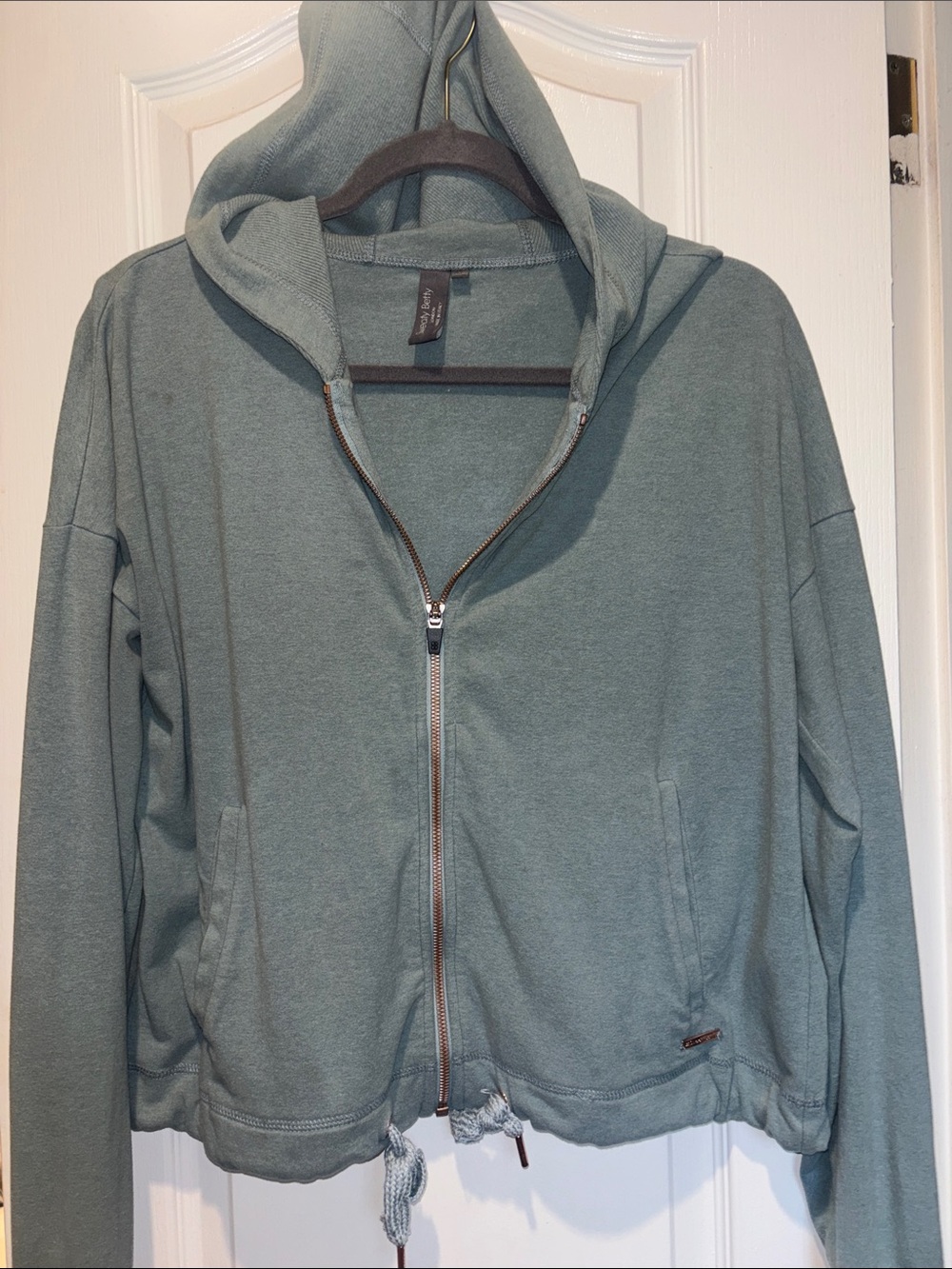 SWEATY BETTY LONDON SAGE GREEN ZIP UP HOODIE WITH ROSE GOLD HARDWARE SIZE MEDIUM